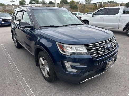 Used 2016 Ford Explorer XLT w/ Equipment Group 202A image 6