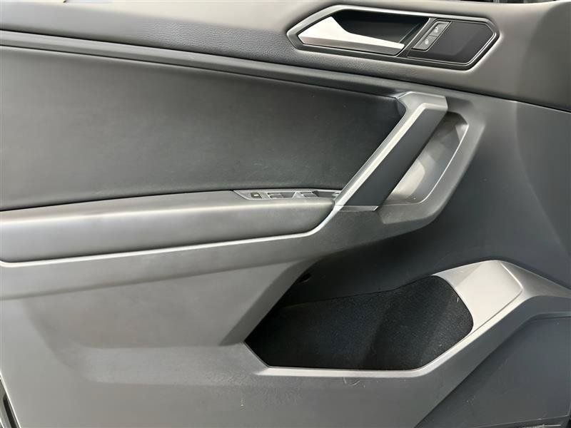 Used 2018 Volkswagen Tiguan SEL FWD image 9