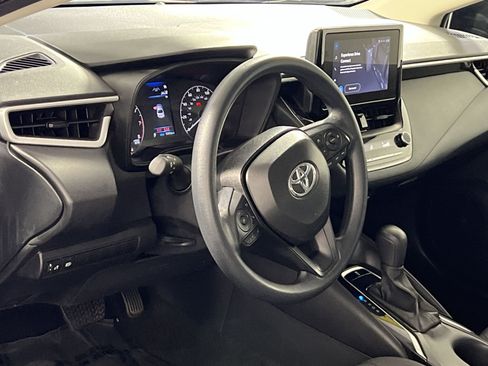 Used 2025 Toyota Corolla LE FWD image 17