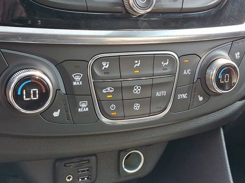 Used 2023 Chevrolet Traverse Premier w/ Redline Edition AWD/4WD image 17