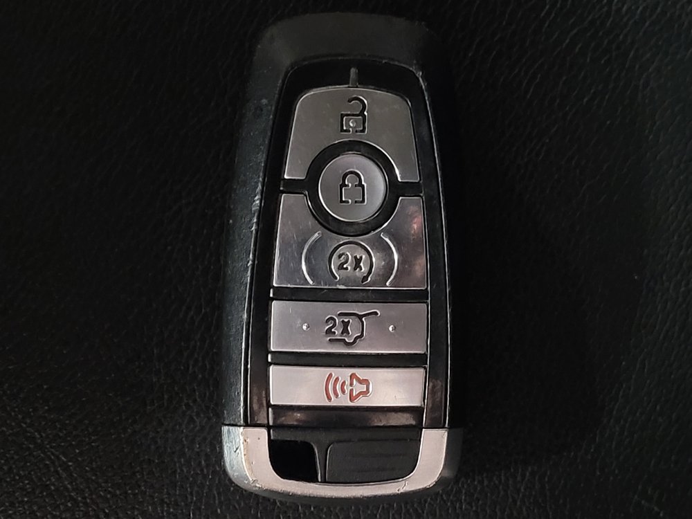 Used 2020 Ford Edge Titanium AWD/4WD image 32