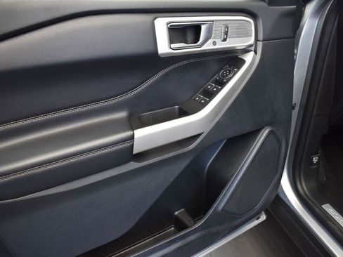 Used 2022 Ford Explorer Limited image 11