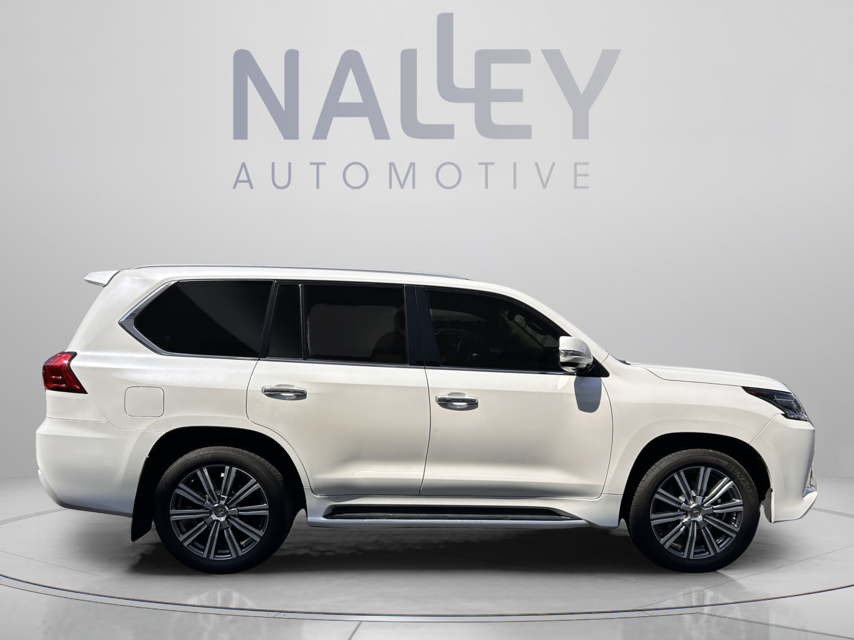 Used 2017 Lexus LX 570 4WD w/ Luxury Package image 8