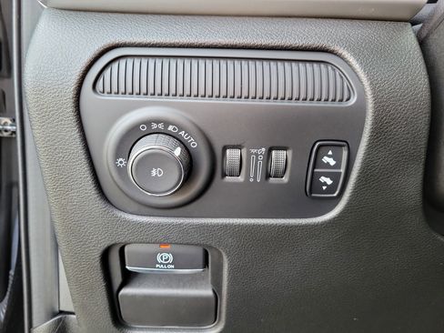 Used 2023 Jeep Wagoneer Series III w/ Premium Group I image 20