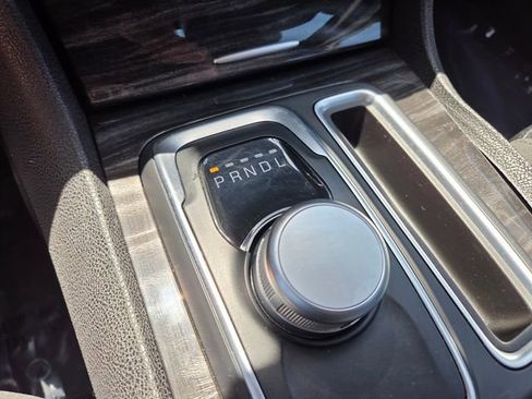 Used 2015 Chrysler 300 Limited RWD image 25