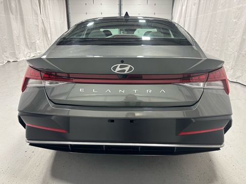 Used 2025 Hyundai Elantra SEL image 6