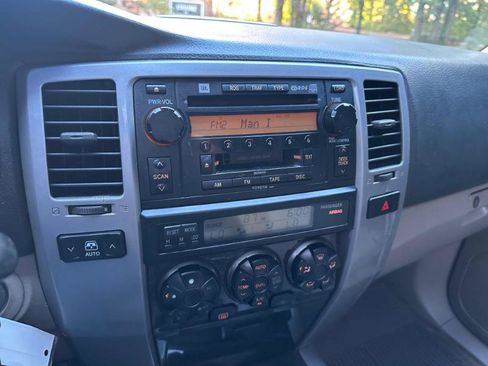 Used 2005 Toyota 4Runner Limited image 29