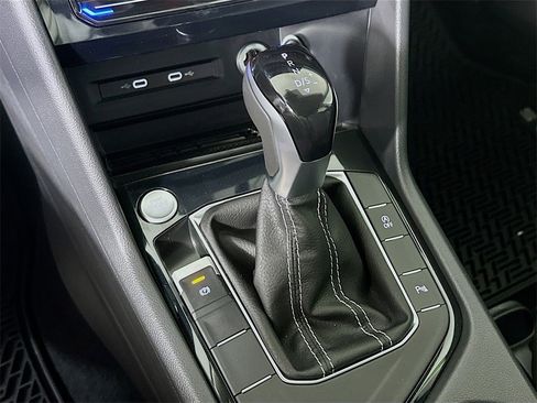 New 2026 Volkswagen Taos SE image 22