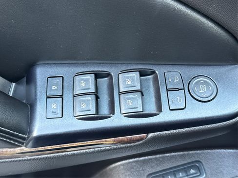 Used 2015 Chevrolet Suburban LT image 20