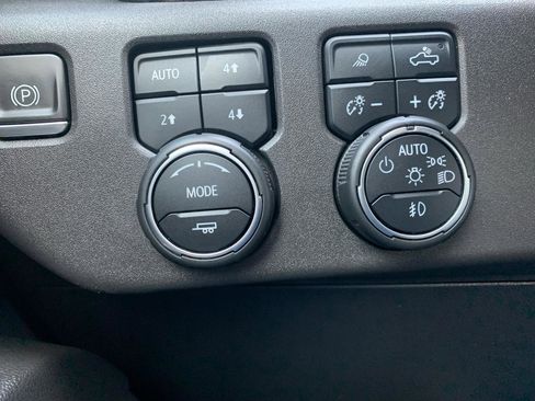 Used 2022 Chevrolet Silverado 1500 RST w/ Texas Edition Plus image 28