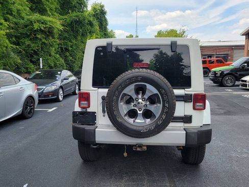 Used 2013 Jeep Wrangler Unlimited Sahara w/ Connectivity Group AWD/4WD image 8