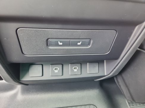 New 2025 Land Rover Defender 110 S image 24