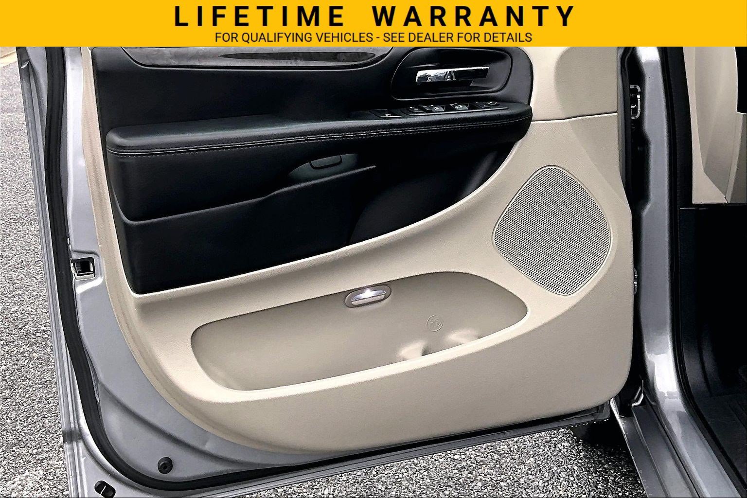 Used 2018 Dodge Grand Caravan SE FWD image 19