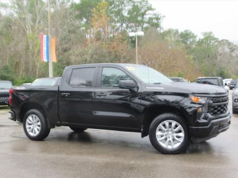 Used 2025 Chevrolet Silverado 1500 Custom image 2