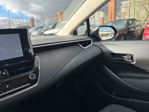 Used 2025 Toyota Corolla LE image 35