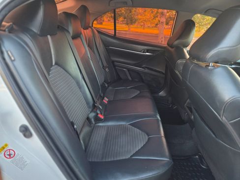 Used 2019 Toyota Camry SE FWD image 12