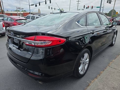 Used 2018 Ford Fusion SE FWD image 26