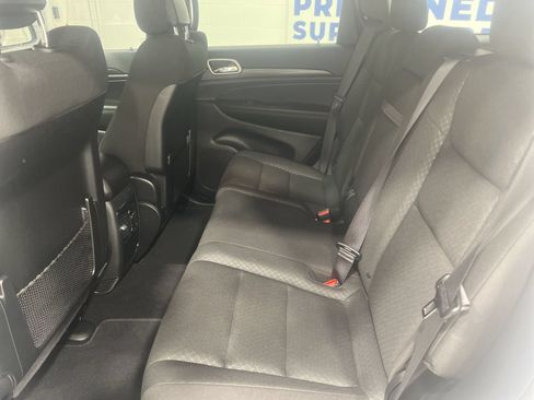 Used 2021 Jeep Grand Cherokee Laredo AWD/4WD image 21