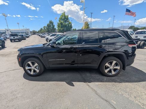 Used 2022 Jeep Grand Cherokee Limited w/ Luxury Tech Group II AWD/4WD image 9