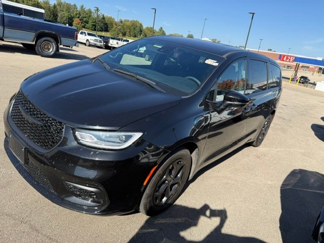 Used 2023 Chrysler Pacifica Touring-L w/ S Appearance Package FWD image 4
