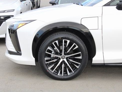 Used 2023 Lexus RZ 450e Premium image 4