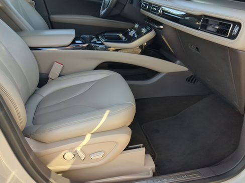 Used 2022 Lincoln Nautilus FWD w/ Premium Package image 23