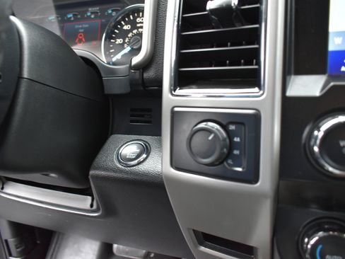 Used 2019 Ford F150 Lariat image 42
