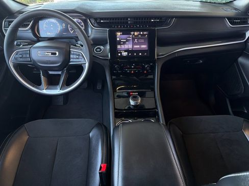 Used 2023 Jeep Grand Cherokee L Laredo RWD image 13