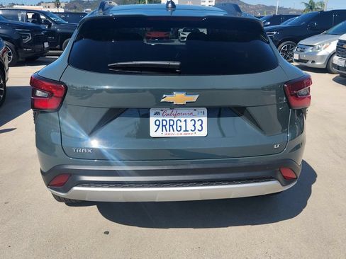 Used 2025 Chevrolet Trax LT FWD image 5