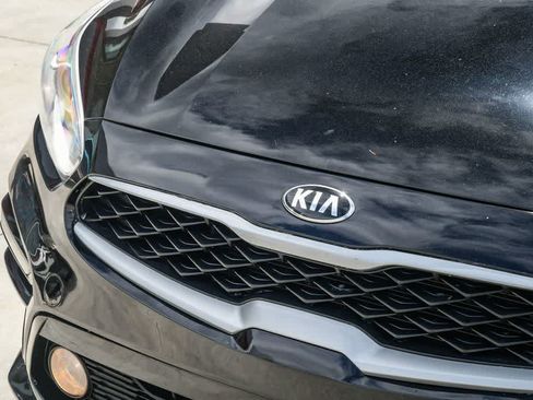 Used 2019 Kia Forte LXS FWD image 5