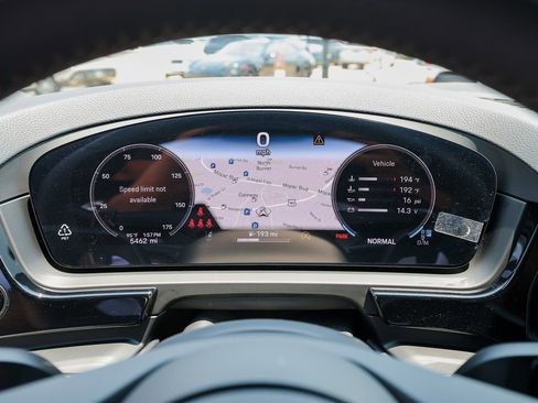 Certified 2025 Porsche Cayenne image 15