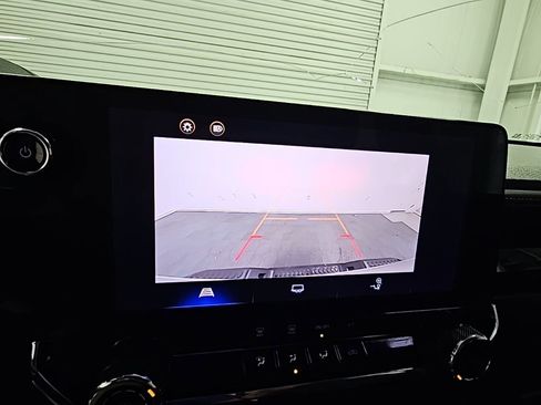 Used 2024 Chevrolet Colorado Z71 image 18