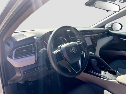 Used 2019 Toyota Camry LE image 9