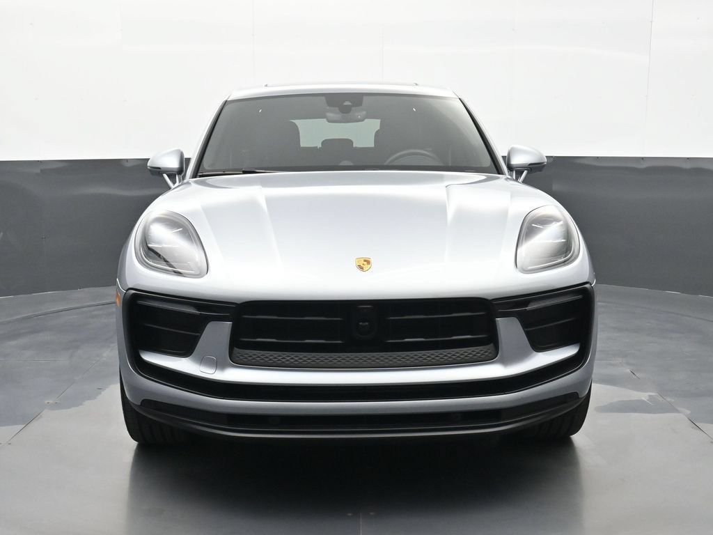 Certified 2025 Porsche Macan AWD/4WD image 26