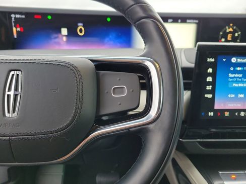 Certified 2024 Lincoln Nautilus Reserve image 25