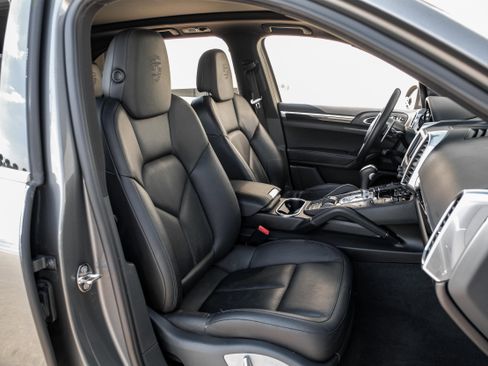 Used 2014 Porsche Cayenne image 32