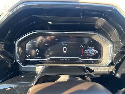 Used 2025 GMC Sierra 1500 SLT image 13