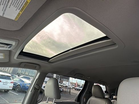 Used 2018 Toyota Sienna XLE image 12