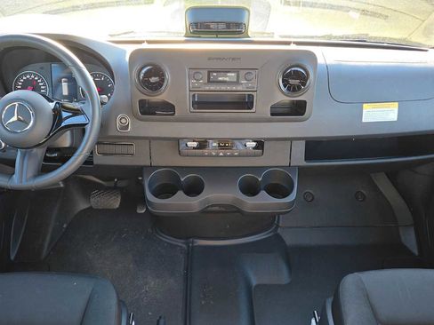 Used 2025 Mercedes-Benz Sprinter 2500 image 16