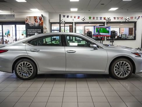 Certified 2025 Lexus ES 300h w/ Luxury Package FWD image 5
