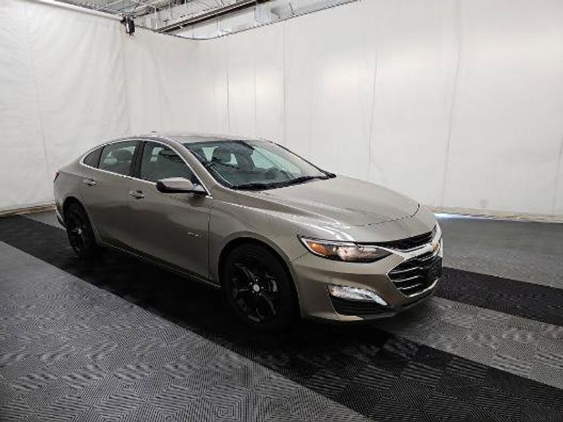 Used 2022 Chevrolet Malibu LT image 1