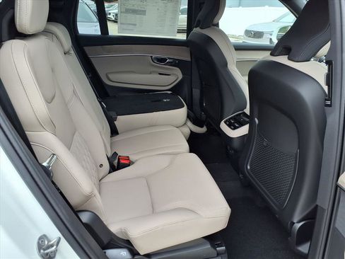 New 2026 Volvo XC90 B5 Core image 10