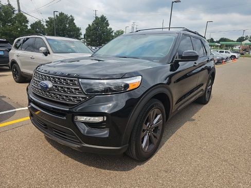 Used 2023 Ford Explorer XLT w/ Equipment Group 202A AWD/4WD image 6