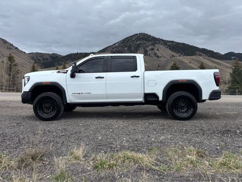 Used 2025 GMC Sierra 2500 AT4X w/ AT4X AEV Edition image 5