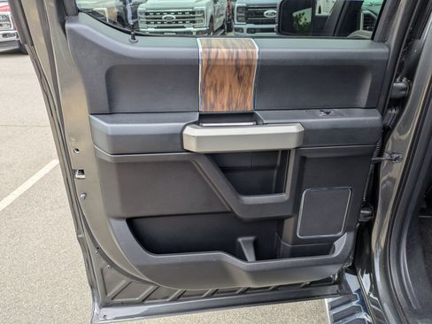Used 2018 Ford F150 Lariat w/ Equipment Group 502A Luxury AWD/4WD image 31