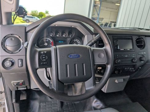 Used 2014 Ford F550 2WD Regular Cab Super Duty image 34
