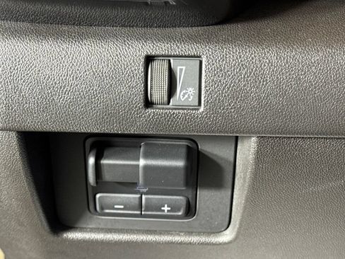 Certified 2023 GMC Canyon AT4 w/ AT4 Premium Package AWD/4WD image 29