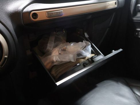 Used 2016 Jeep Wrangler Unlimited Sahara AWD/4WD image 28