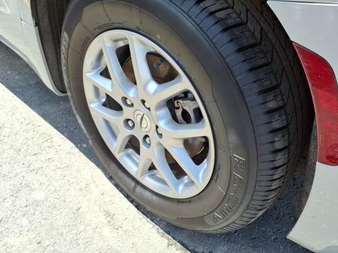 Used 2024 Chrysler Pacifica Touring-L FWD image 31