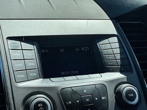 Used 2015 Ford Taurus SEL FWD image 4